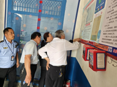 <strong>杜绝过时、变质、“三无”食物进入校园</strong>